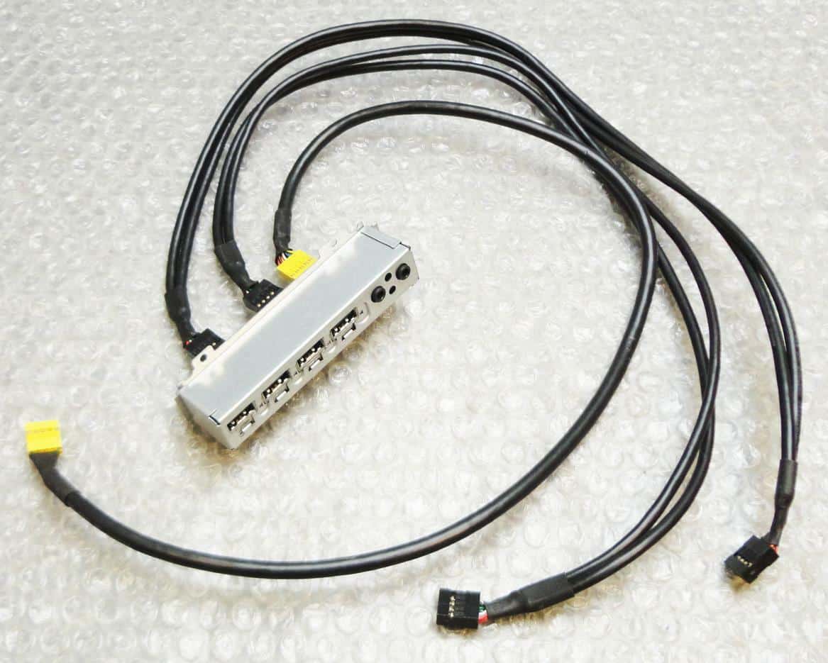 Pannello frontale USB con porte e jack audio per PC gaming o workstation, su messoanuovo.it