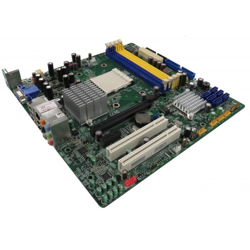 Scheda madre per PC ricondizionati, vista angolata con slot RAM e porte di espansione, Messoanuovo.it