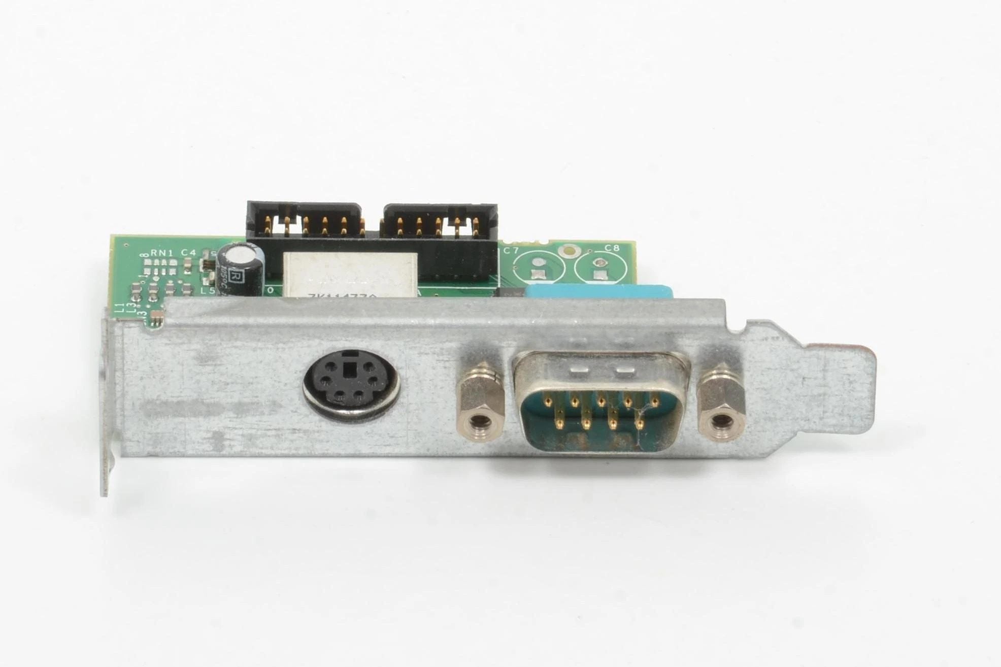 Scheda controller seriale e porta PS/2 per PC, accessorio hardware su sfondo bianco, Messoanuovo.it
