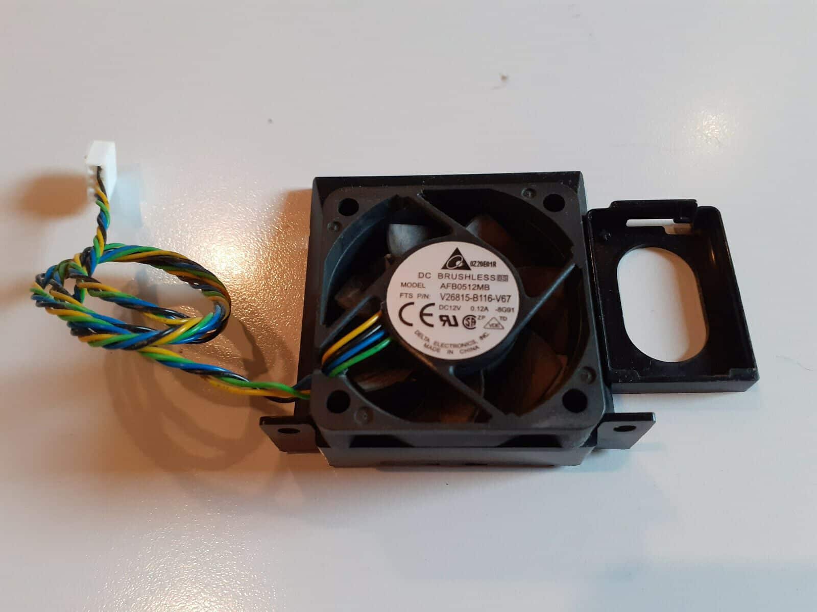 Ventola raffreddamento PC brushless nera con cavo colorato, ricondizionata, su Messoanuovo.it