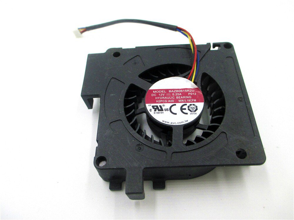 Ventola di raffreddamento per PC ricondizionati, modello AVC BAZB0615R2U PWM, su sfondo bianco