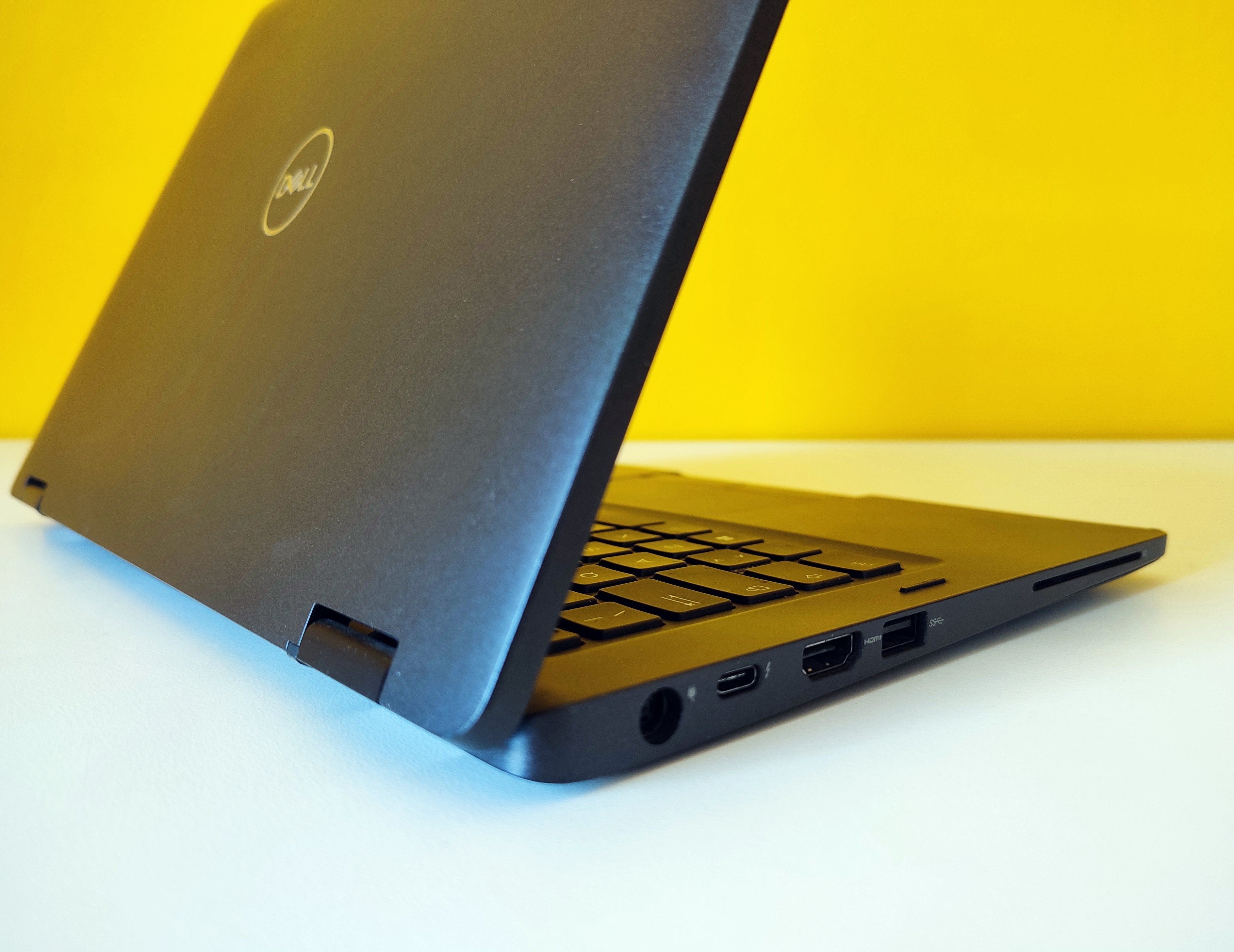 DELL Latitude 5300 Notebook 2-1 Convertible 13.3" FullHD Touch Screen | Intel Core i7-8665U | NVMe SSD | WiFi Bluetooth Windows 11 Pro 