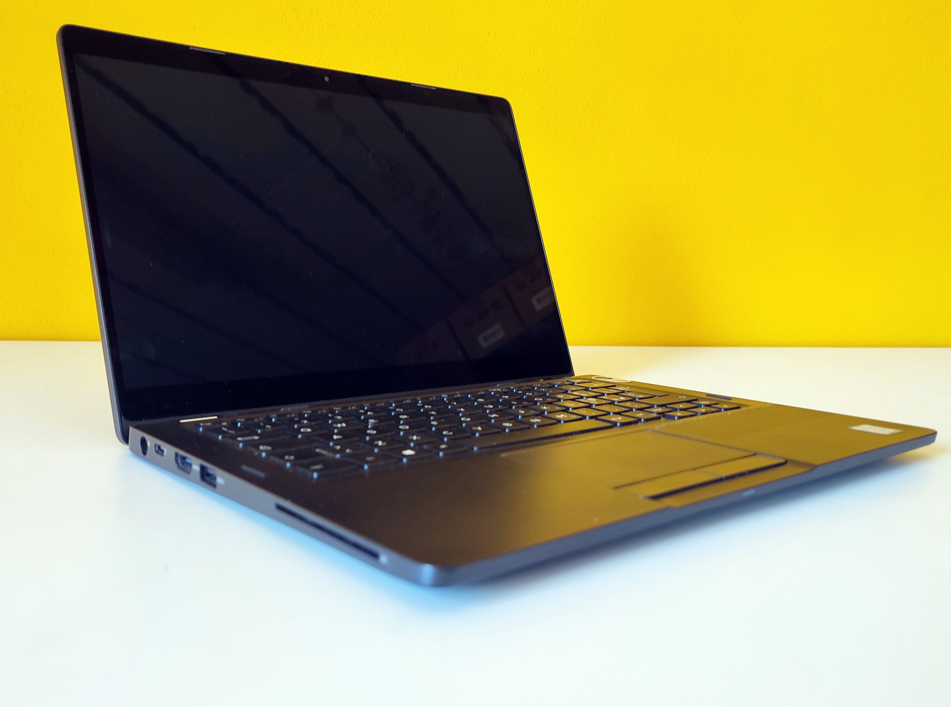 DELL Latitude 5300 Notebook 2-1 Convertible 13.3" FullHD Touch Screen | Intel Core i7-8665U | NVMe SSD | WiFi Bluetooth Windows 11 Pro 