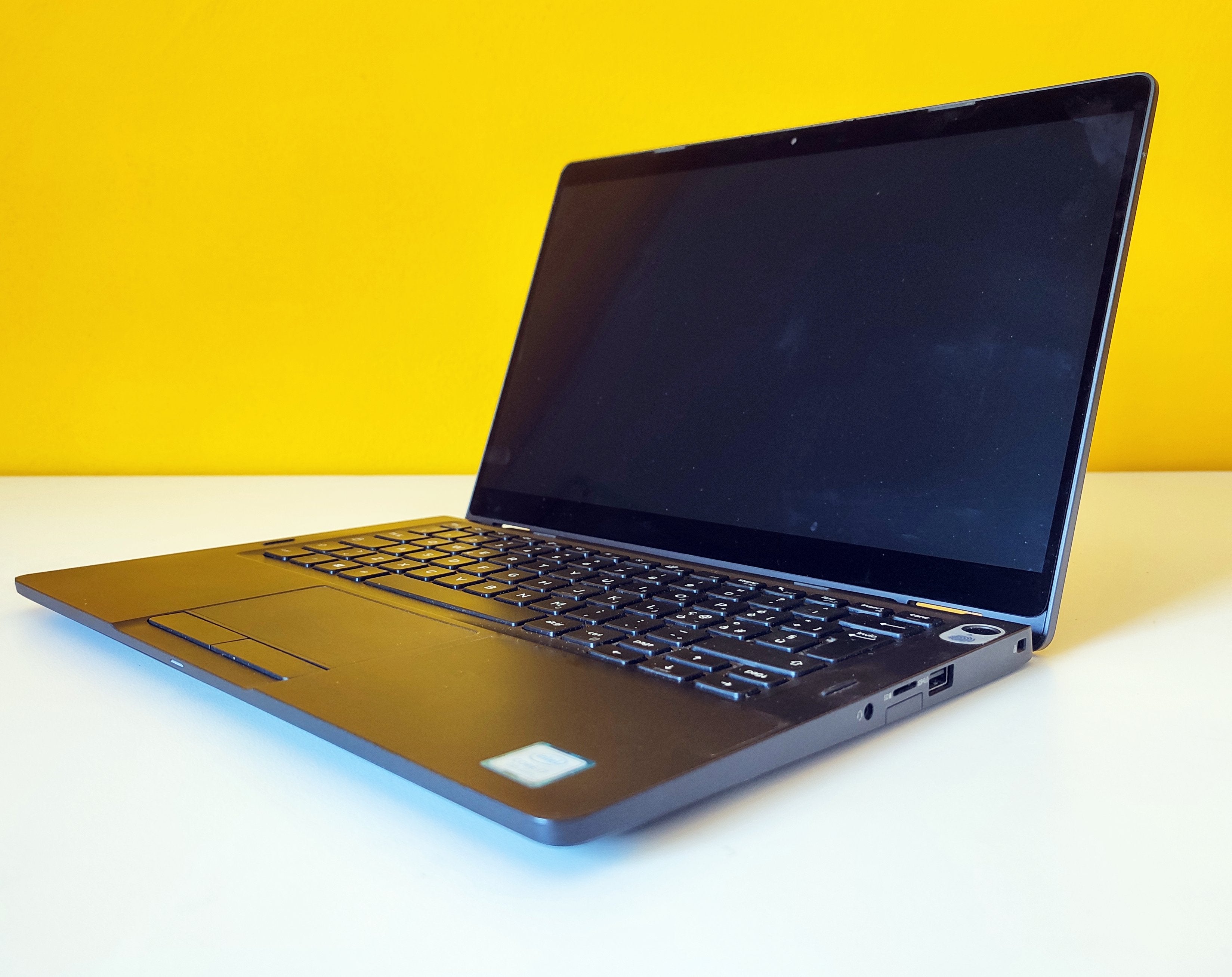 DELL Latitude 5300 Notebook 2-1 Convertible 13.3" FullHD Touch Screen | Intel Core i7-8665U | NVMe SSD | WiFi Bluetooth Windows 11 Pro 