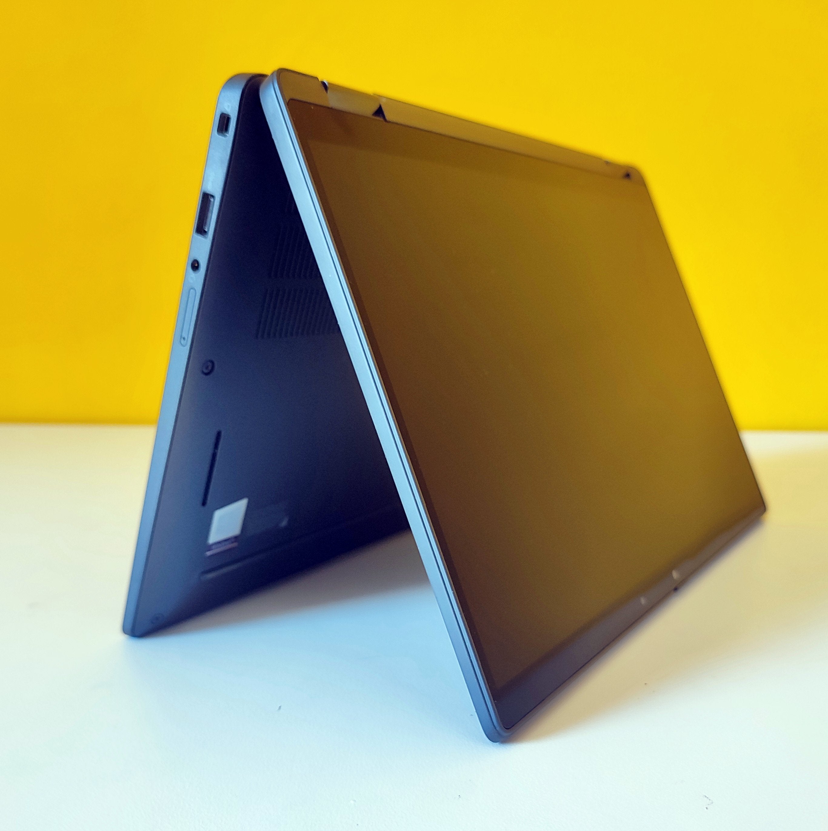 DELL Latitude 7310 Notebook 2-1 Convertible 13,3" FullHD Touchscreen | Intel Core i7-10610 | 16 GB Ram | 512 GB NVMe SSD | WiFi Bluetooth Windows 11 Pro 