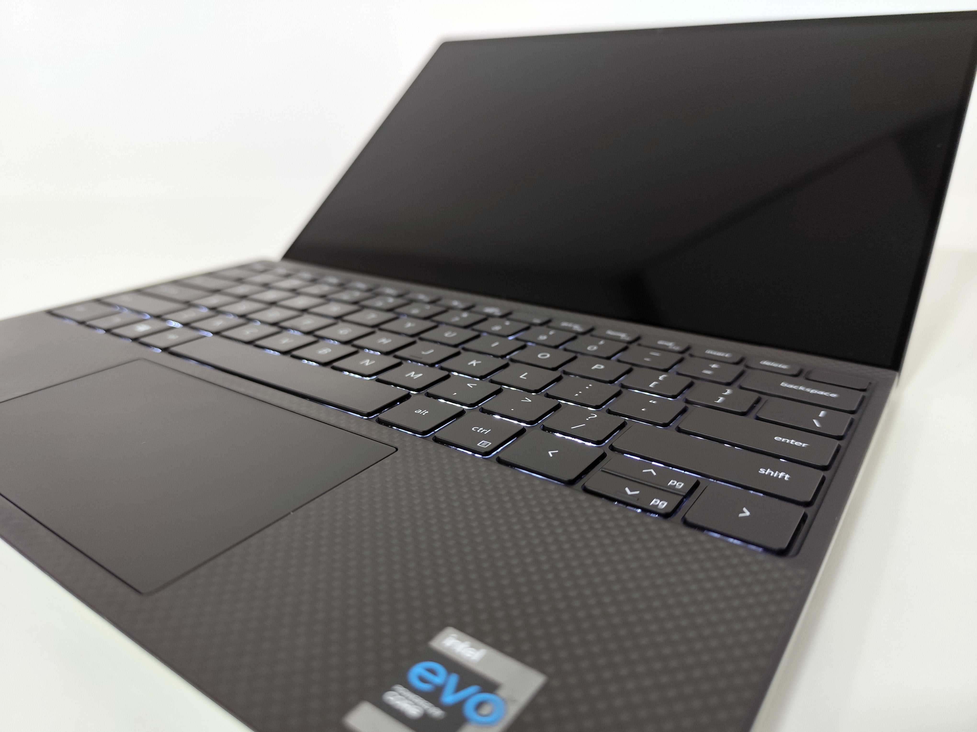 Dell XPS 9310 Notebook 13″ 4K TouchScreen | Intel Core i5-1135G7 | Ram 16 GB |  FreeDOS Eleganza e Potenza