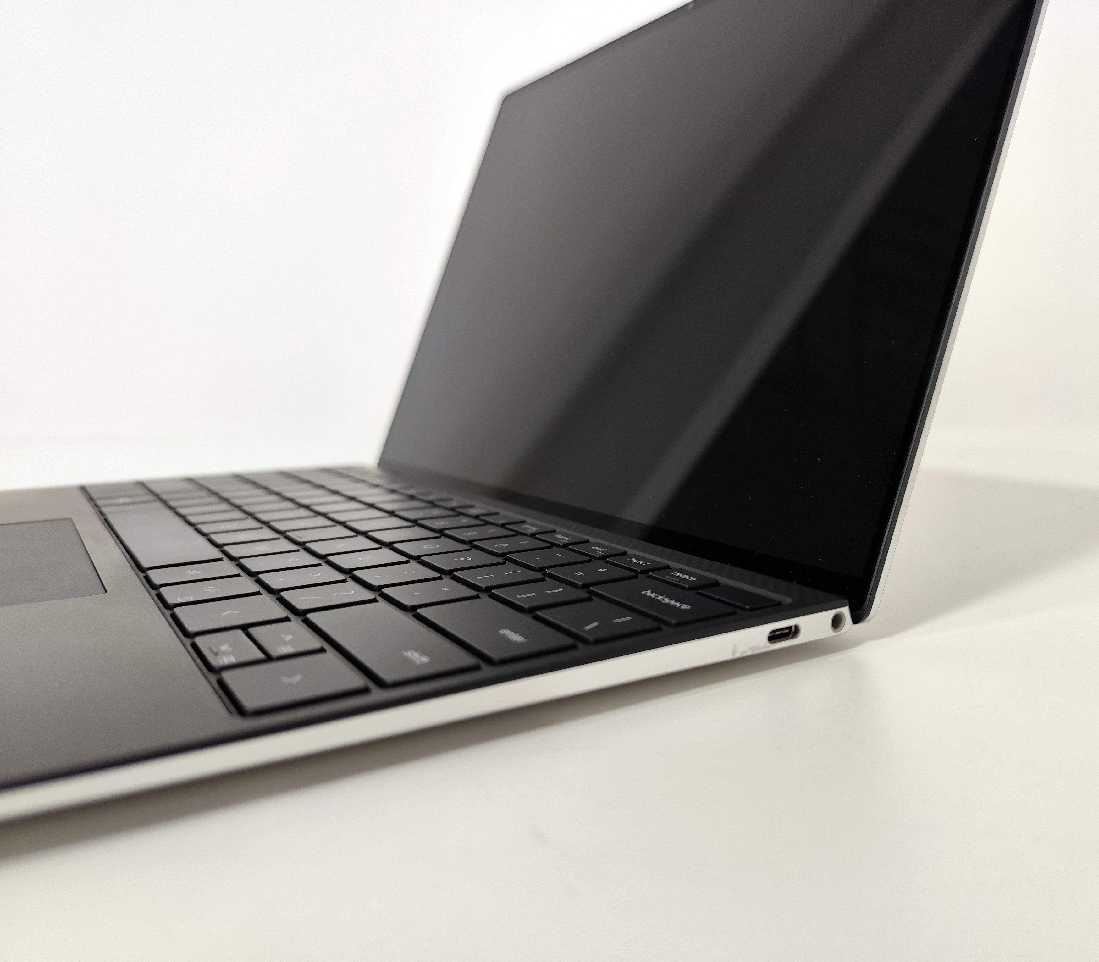 Dell XPS 9310 Notebook 13″ 4K TouchScreen | Intel Core i5-1135G7 | Ram 16 GB |  FreeDOS Eleganza e Potenza