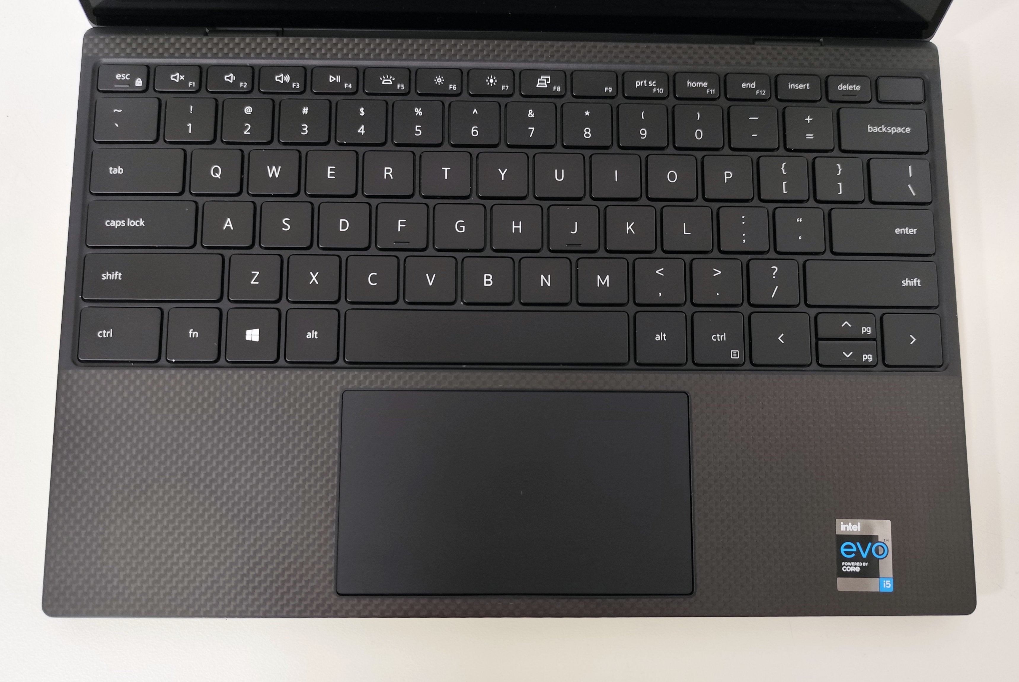 Dell XPS 9310 Notebook 13″ 4K TouchScreen | Intel Core i5-1135G7 | Ram 16 GB |  FreeDOS Eleganza e Potenza