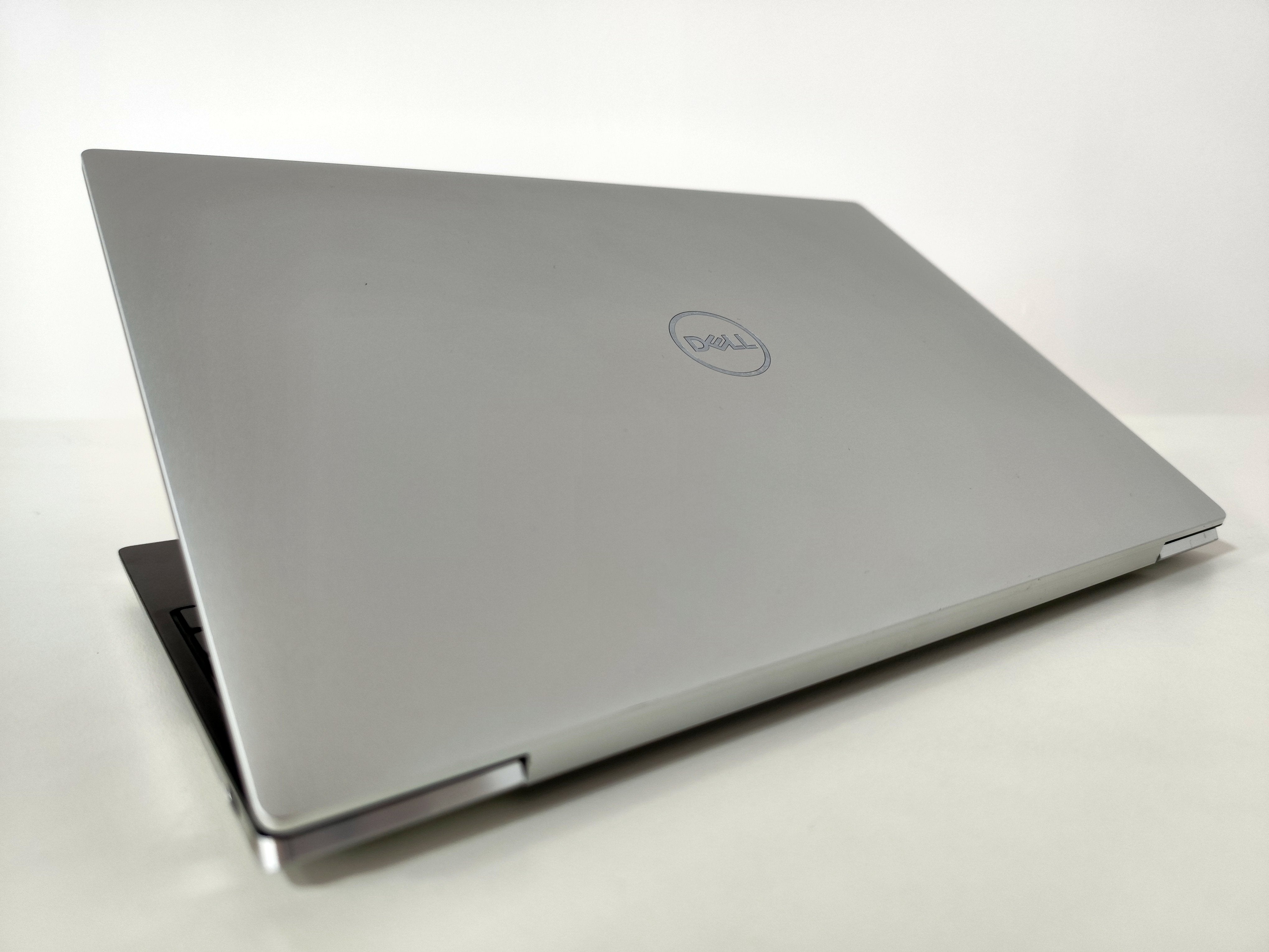 Dell XPS 9310 Notebook 13″ 4K TouchScreen | Intel Core i5-1135G7 | Ram 16 GB |  FreeDOS Eleganza e Potenza