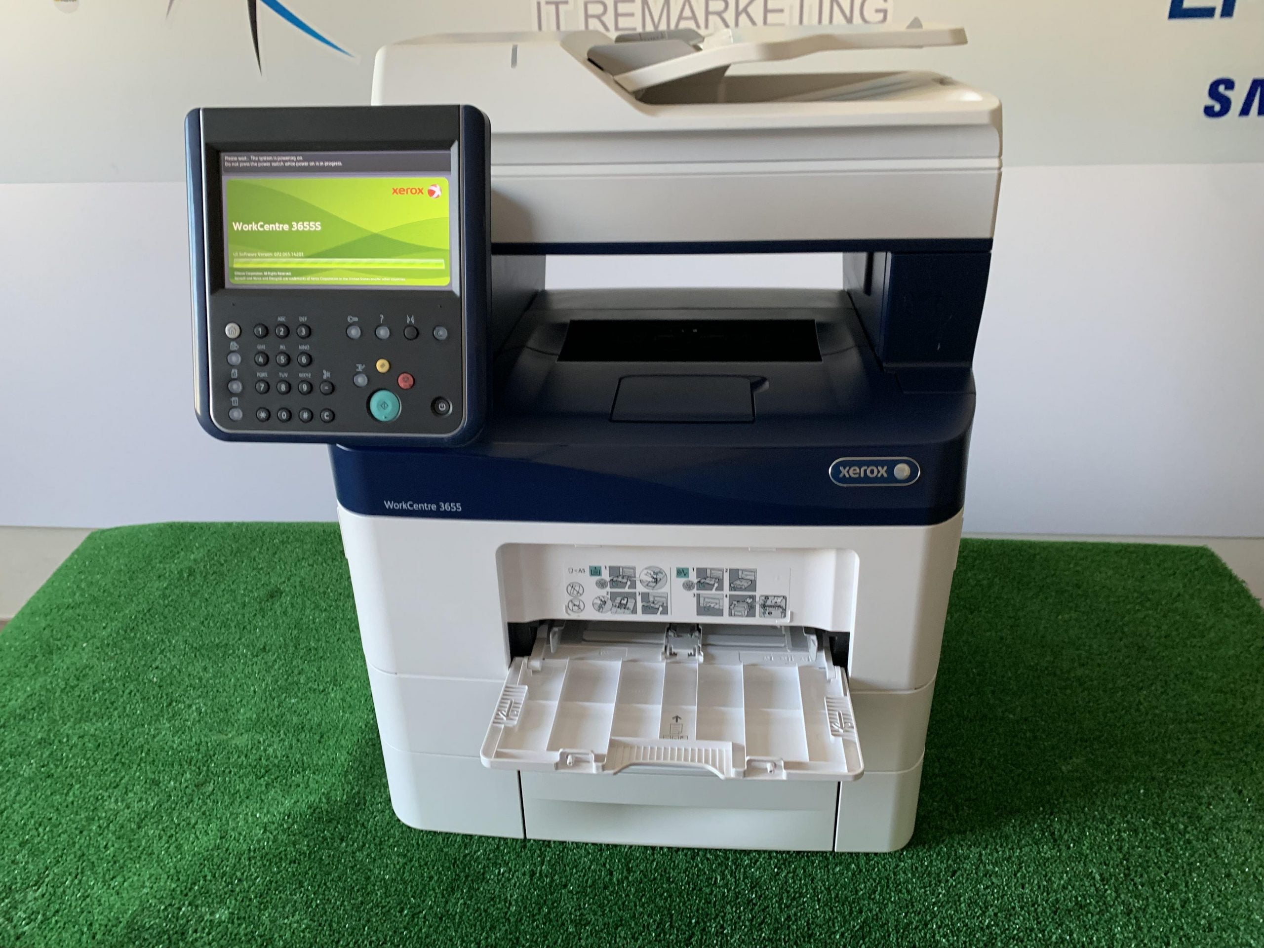 Stampante multifunzione Xerox WorkCentre 3655S su tappeto verde, PC ricondizionati Messoanuovo.it