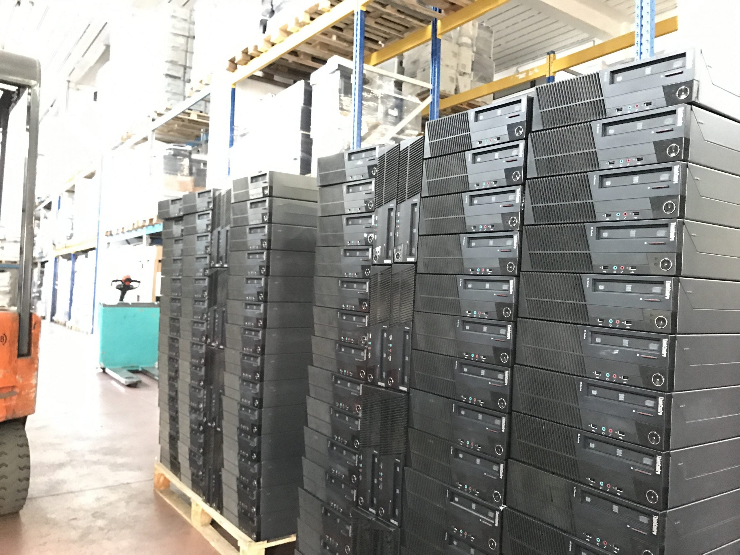 Pallet di PC desktop ricondizionati in magazzino, Messoanuovo.it, vendita computer usati