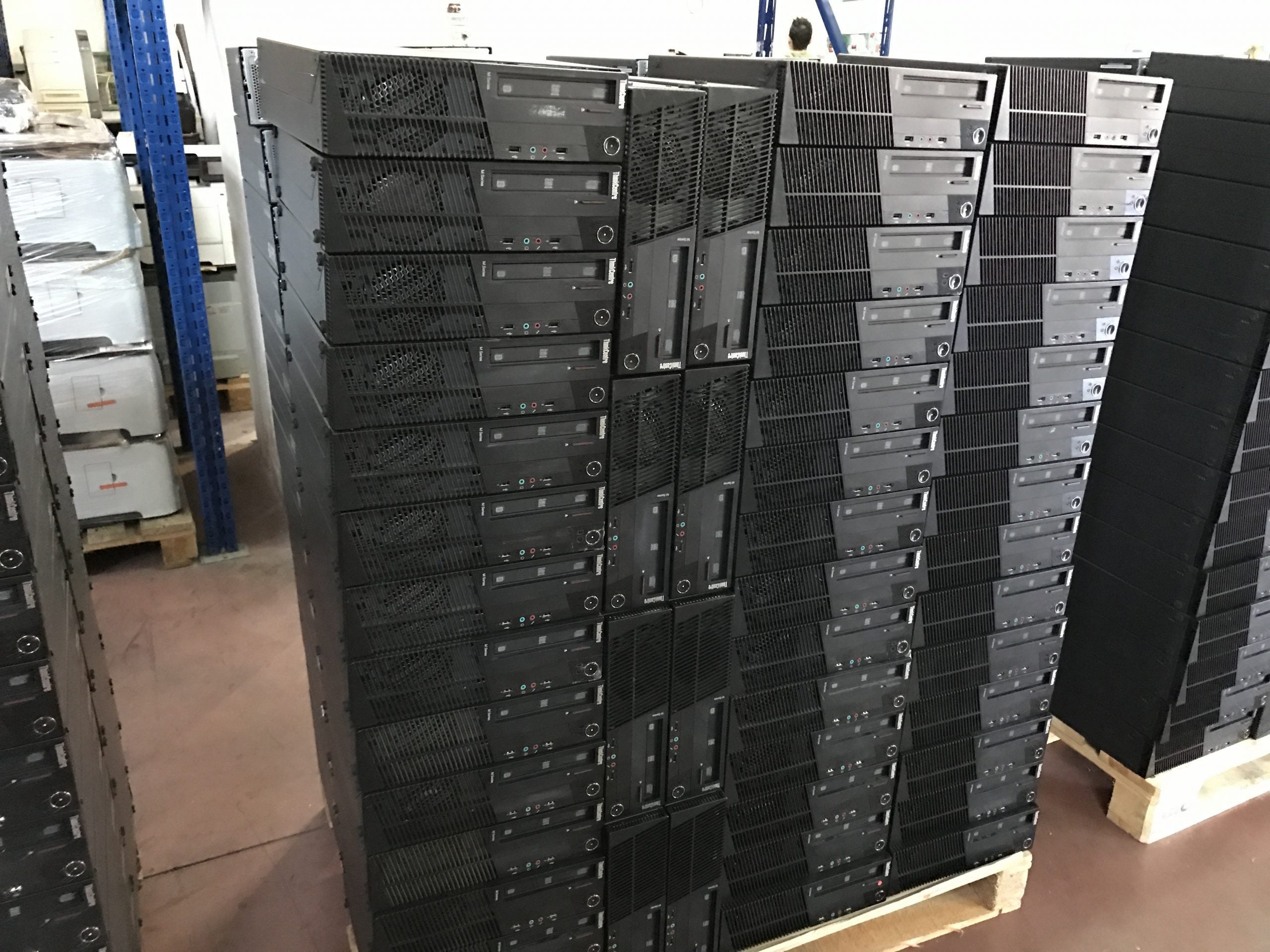 Torre di pc ricondizionati desktop nero in magazzino Messoanuovo.it, pronta consegna