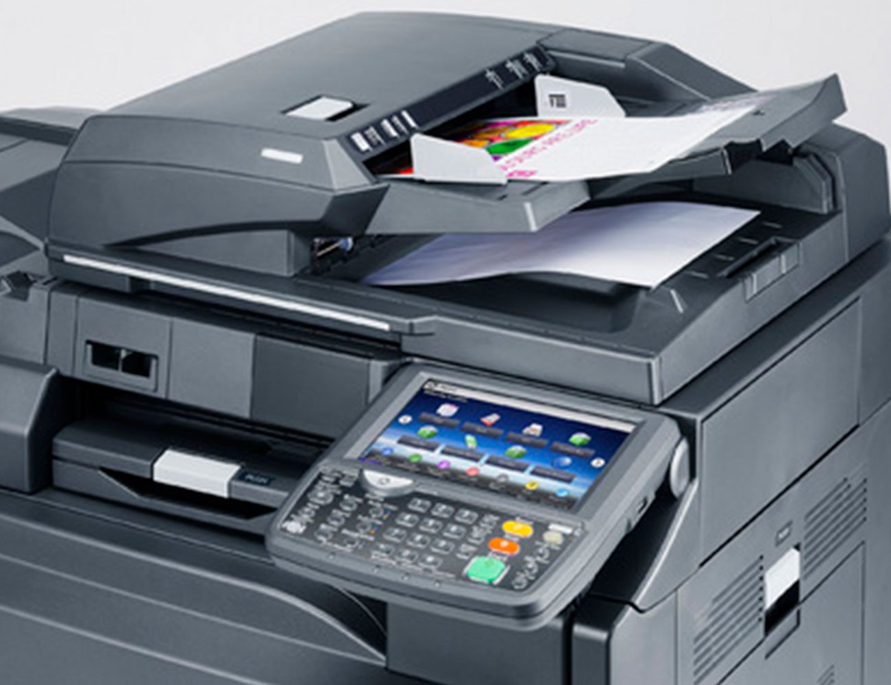 Stampante multifunzione Kyocera TASKalfa con pannello touch, in uso, da Messoanuovo.it