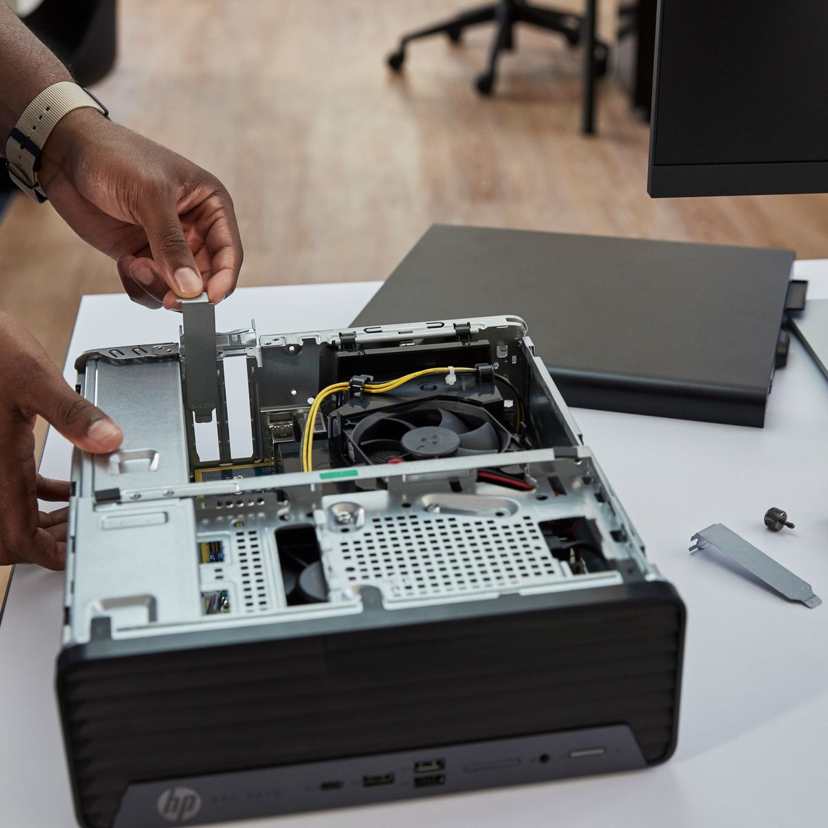HP INC. 400G9 SFF I3-13300 8/512 W11P 3YW