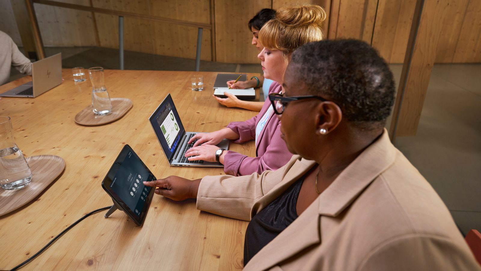 HP INC. ULTRA G1Q ELITE X1E78-100 142.2KT 16/1 W11P 1YWOFF