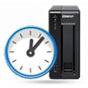 Orologio davanti a PC desktop ricondizionato, tecnologia Messoanuovo.it
