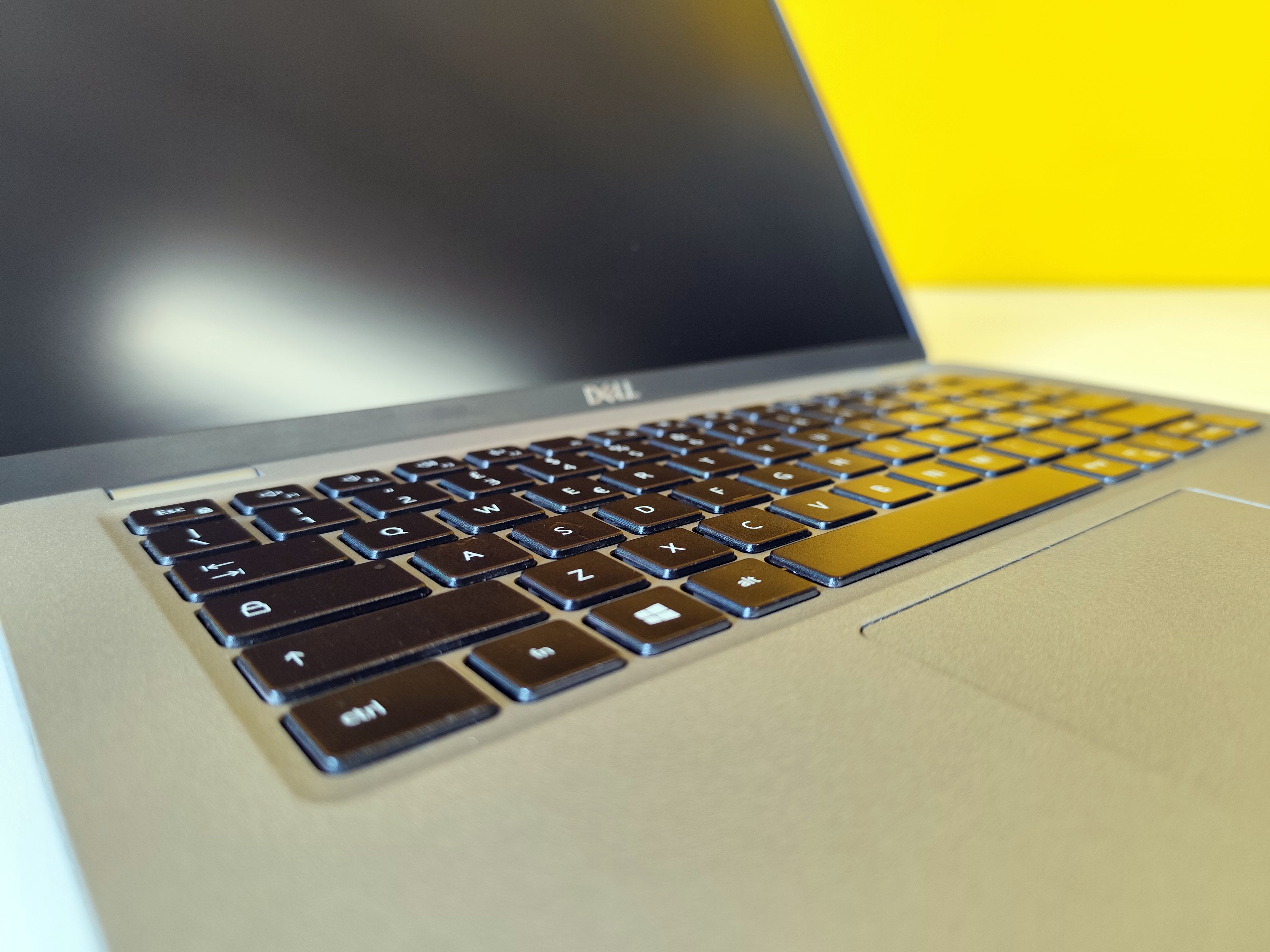 Dettaglio tastiera italiana del Dell Latitude 5420, notebook ricondizionato ideale per digitazione comoda e precisa.