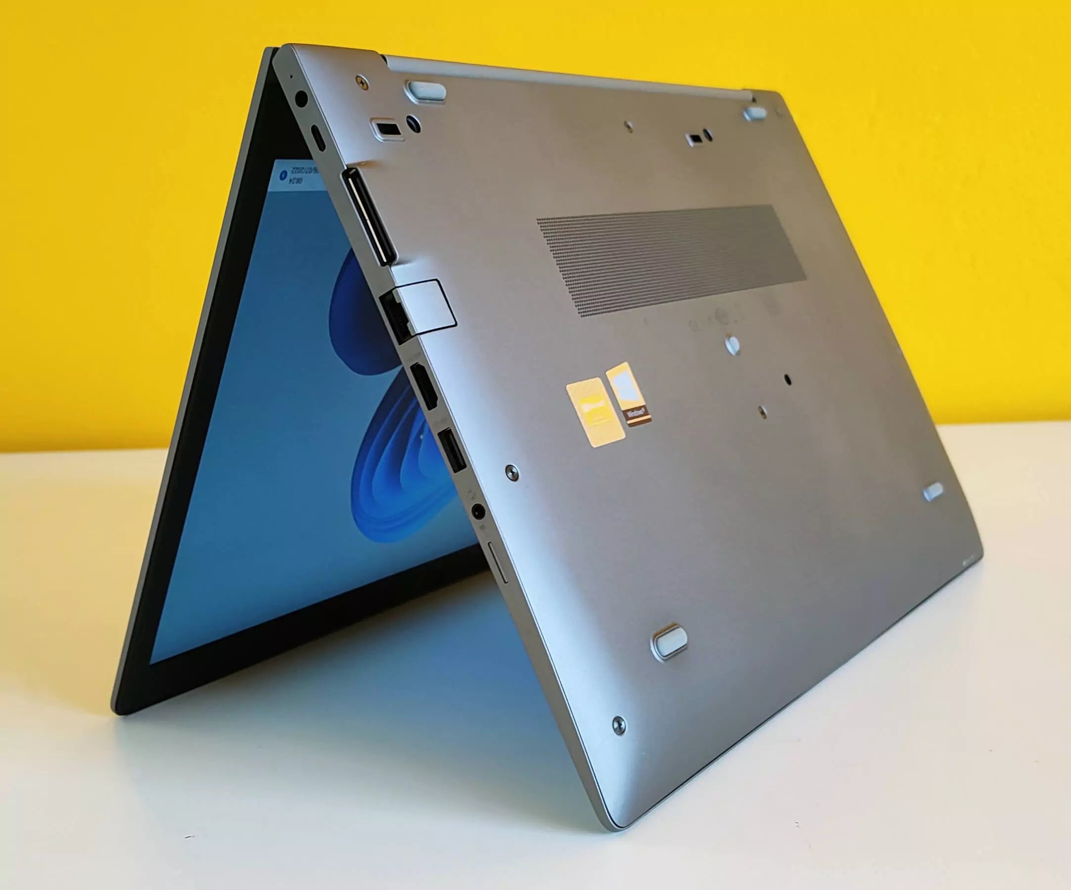 HP Zbook 15 G5 Workstation Mobile 15.6" FullHD | Intel Core i7-8650U 4.2Ghz | Ram 16Gb | SSD NVMe 512Gb | AMD Radeon WX3100 2Gb | Windows 11 Pro Grado B