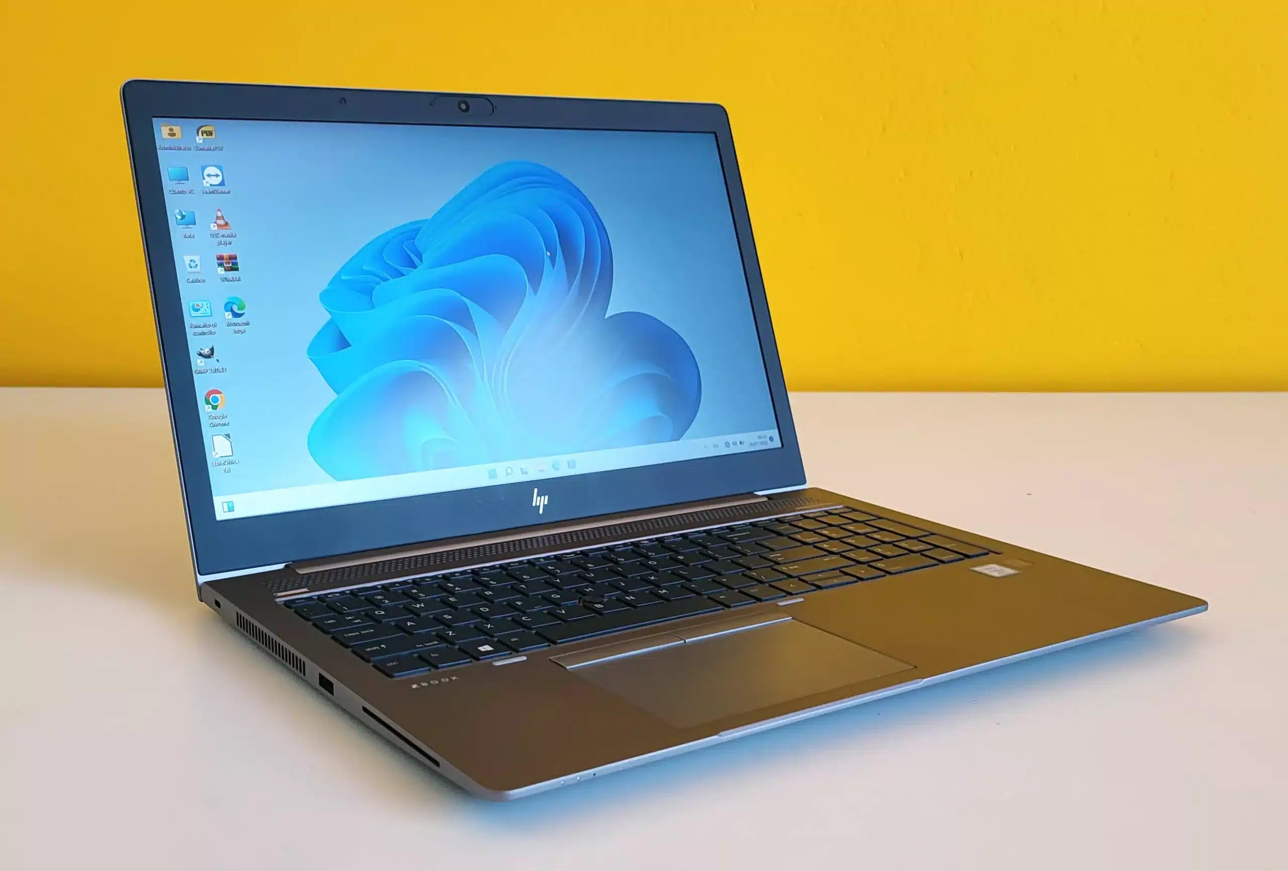 HP Zbook 15 G5 Workstation Mobile 15.6" FullHD | Intel Core i7-8650U 4.2Ghz | Ram 16Gb | SSD NVMe 512Gb | AMD Radeon WX3100 2Gb | Windows 11 Pro Grado B