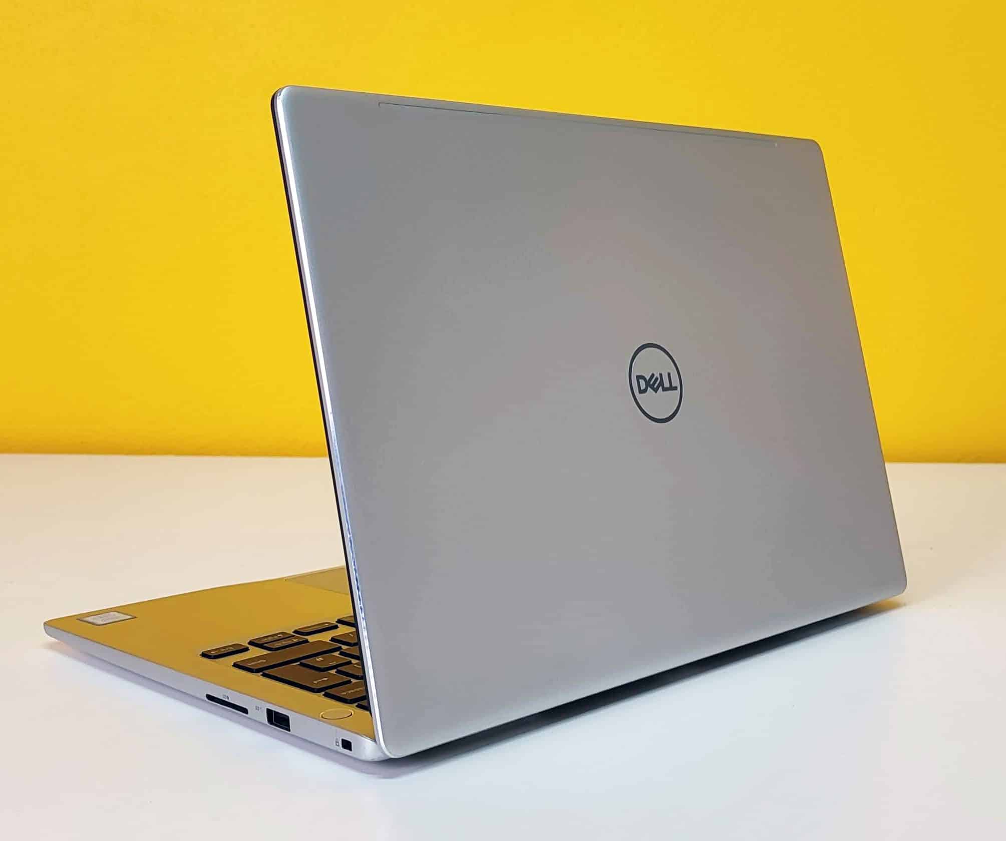 Dell Inspiron 7370 Notebook 13.3" FullHD | Intel Core i7-8550U 1.8Ghz | Ram 8Gb | SSD 1Tb | Tastiera US | Windows10 Pro