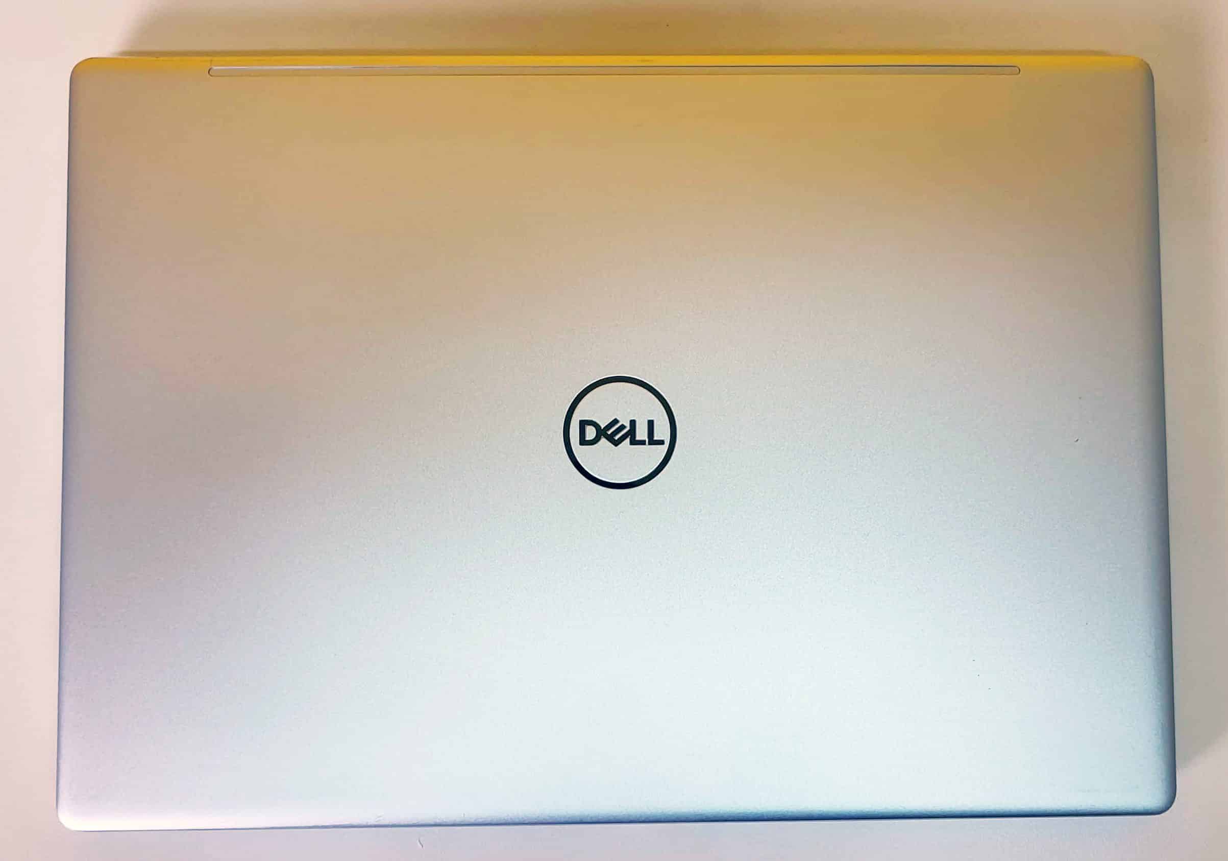 Dell Inspiron 7370 Notebook 13.3" FullHD | Intel Core i7-8550U 1.8Ghz | Ram 8Gb | SSD 1Tb | Tastiera US | Windows10 Pro