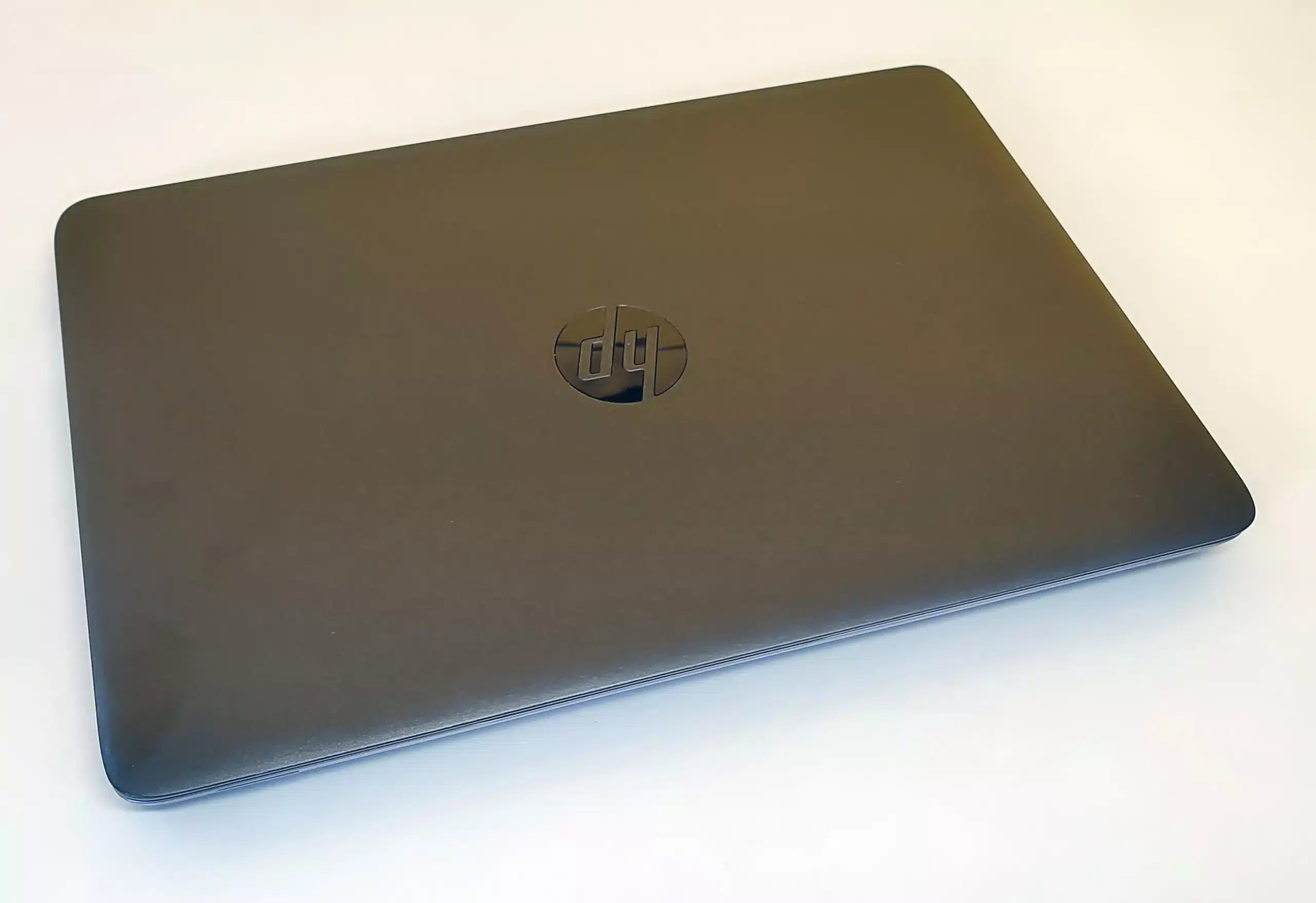 HP Elitebook 840 G2 Notebook 14" HD | Intel Core i5-5300U 2.4Ghz | Ram 8Gb | SSD 256Gb | Tastiera ITA | Windows 10 Pro Grado B