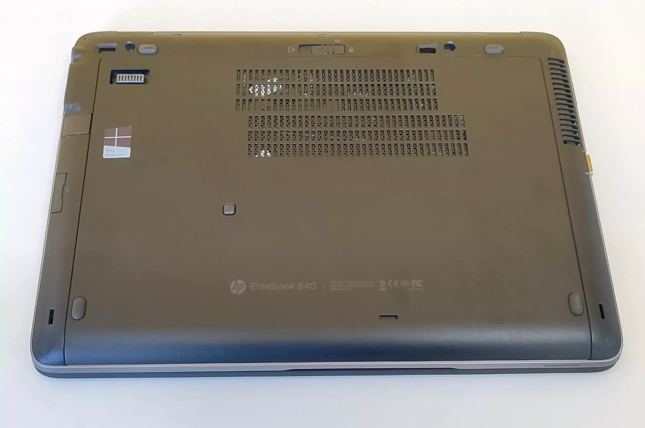 HP Elitebook 840 G2 Notebook 14" HD | Intel Core i5-5300U 2.4Ghz | Ram 8Gb | SSD 256Gb | Tastiera ITA | Windows 10 Pro Grado B