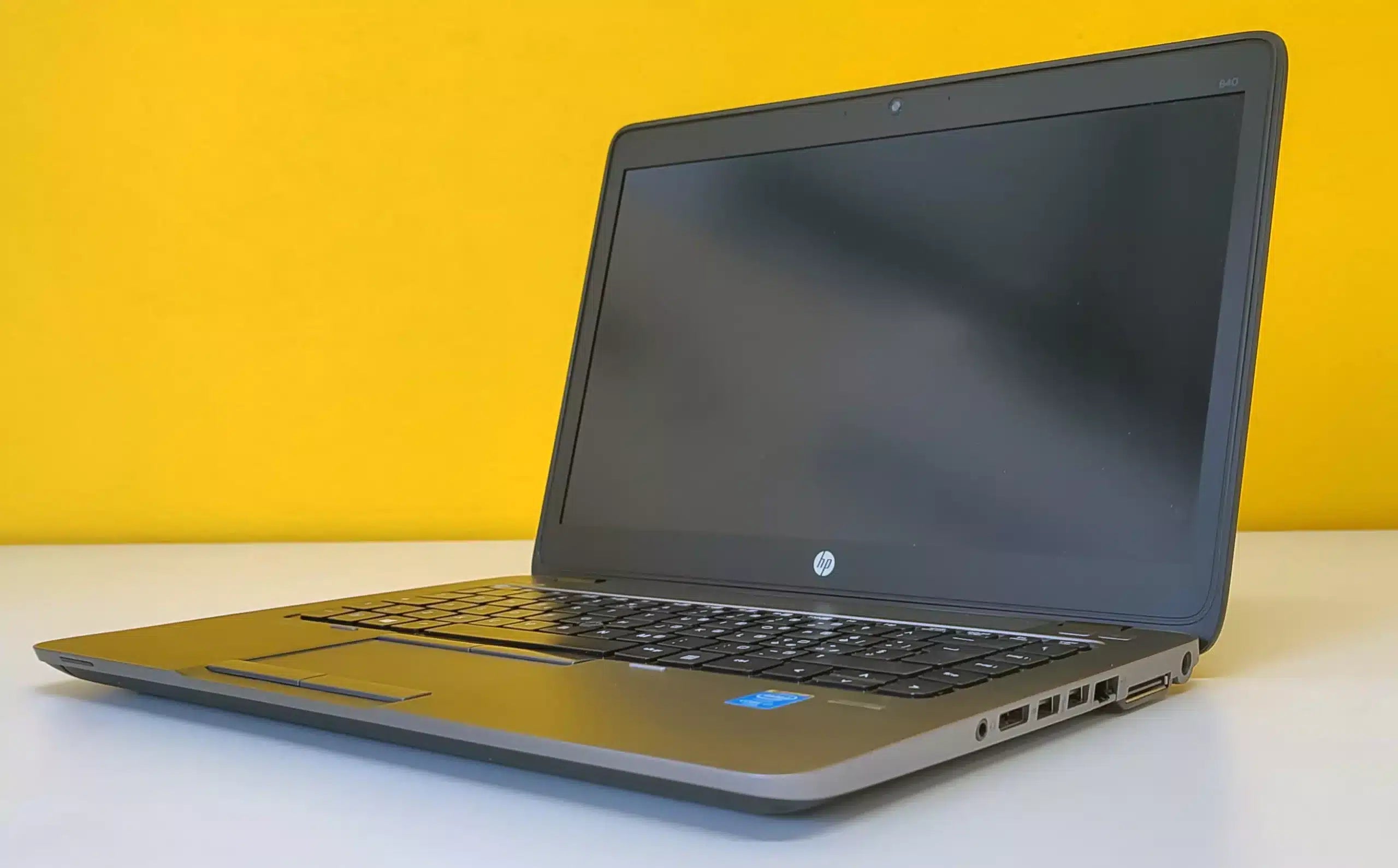 HP Elitebook 840 G2 Notebook 14" HD | Intel Core i5-5300U 2.4Ghz | Ram 8Gb | SSD 256Gb | Tastiera ITA | Windows 10 Pro Grado B