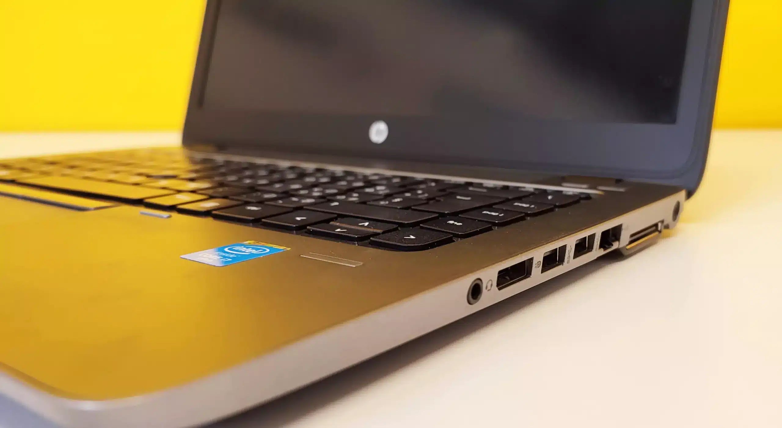 HP Elitebook 840 G2 Notebook 14" HD | Intel Core i5-5300U 2.4Ghz | Ram 8Gb | SSD 256Gb | Tastiera ITA | Windows 10 Pro Grado B