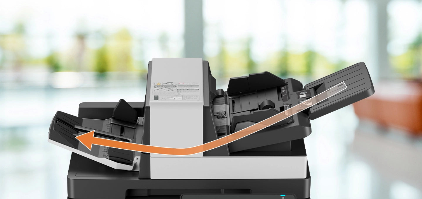 Dettaglio alimentatore automatico documenti della Ricoh IM C3010SD, multifunzione A3 colori con scansione rapida e precisa.